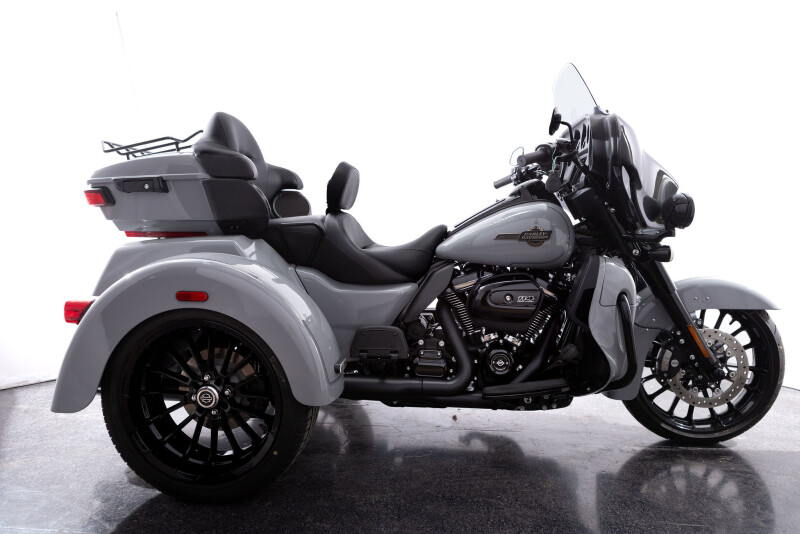 2025 TRIKE ULTRA  Billiard Gray - Black Finish( TRÈS RECHERCHÉ)