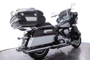 2011 Harley-Davidson® Electra Glide® Ultra Classic® Two-Tone Vivid Black/Brilliant Silver Pearl thumb 0