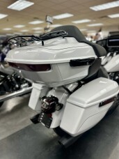 2026 Harley-Davidson® Street Glide Limited White Onyx Pearl Black Trim thumb 2