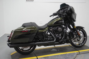 2026 Harley-Davidson® Street Glide® Olive Steel Metallic / Vivid Black Black Trim thumb 3