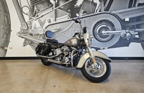 2016 Heritage Softail® Classic FLSTC thumb 2