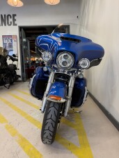 2017 Harley-Davidson® Electra Glide Ultra Limited - Bonneville Blue/Fathom Blue thumb 2
