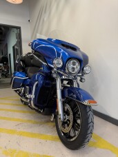 2017 Harley-Davidson® Electra Glide Ultra Limited - Bonneville Blue/Fathom Blue thumb 3