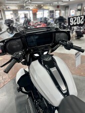 2026 Harley-Davidson® Street Glide Limited White Onyx Pearl Black Trim thumb 0