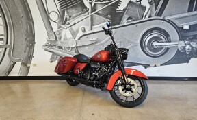 2025 Road King™ Special FLHRXS thumb 3