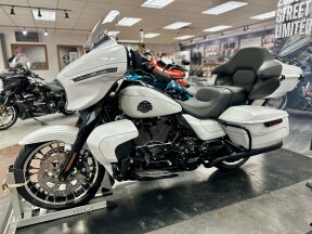 2026 Harley-Davidson® Street Glide Limited White Onyx Pearl Black Trim thumb 3