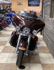 2018 Harley-Davidson® Ultra Limited Twisted Cherry thumb 3