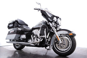 2011 Harley-Davidson® Electra Glide® Ultra Classic® Two-Tone Vivid Black/Brilliant Silver Pearl thumb 1