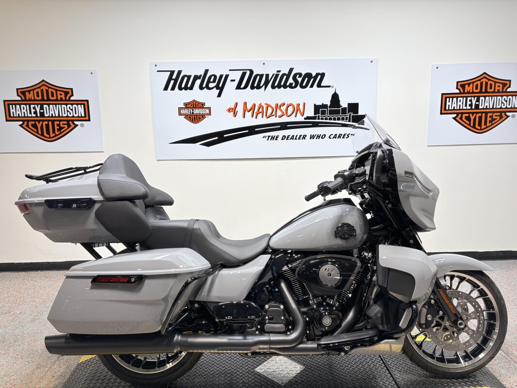2026 FLHXL Harley-Davidson® Street Glide Limited Dark Billiard