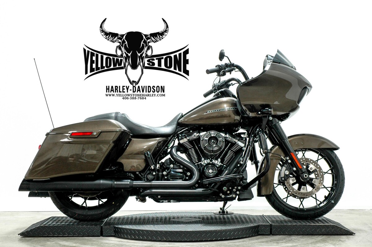 2026 Harley-Davidson® Road Glide® Purple Abyss - Chrome