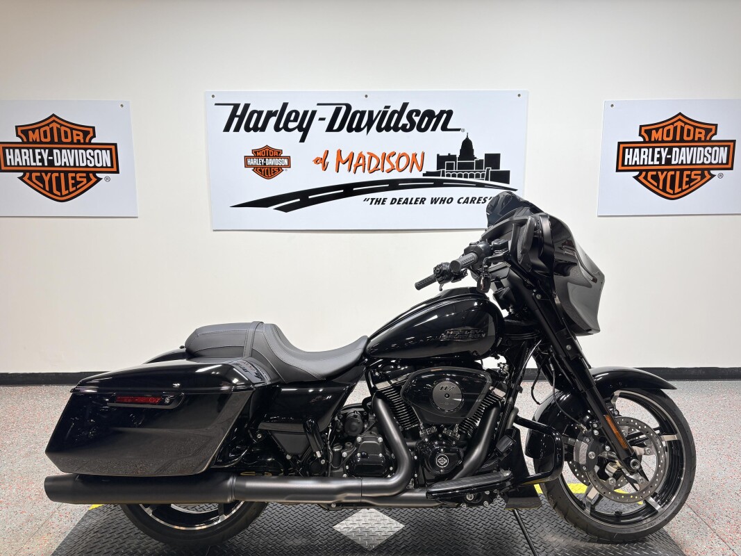 2026 FLHX Harley-Davidson® Street Glide® Vivid Black Black Trim