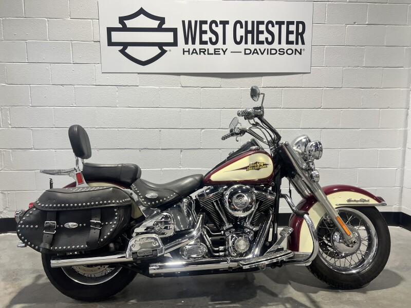 2007 Harley-Davidson<sup>®</sup> Heritage Softail® Classic BURGUNDY AND CREME FLSTC