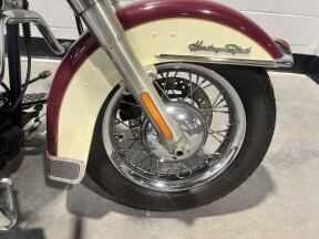 2007 Harley-Davidson<sup>®</sup> Heritage Softail® Classic BURGUNDY AND CREME FLSTC thumb 2
