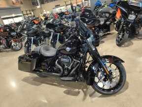 2025 Harley-Davidson® Road King® Special Vivid Black thumb 3