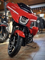 2026 Harley-Davidson® Street Glide® Blood Orange Black Trim thumb 2