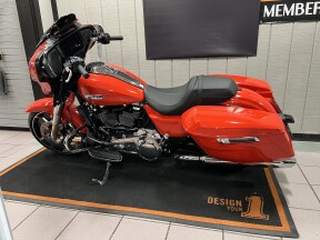 2026 Harley-Davidson® Street Glide® Blood Orange Chrome Trim thumb 3
