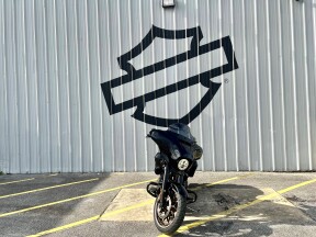 2023 Harley-Davidson® Street Glide® ST Vivid Black thumb 3