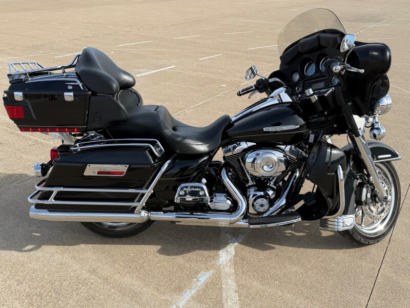 2011 Harley-Davidson® Electra Glide® Ultra Limited Vivid Black