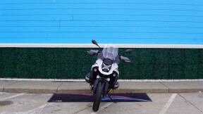 2025 BMW Motorrad R 1300 GS thumb 2