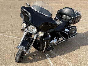 2011 Harley-Davidson® Electra Glide® Ultra Limited Vivid Black thumb 1