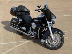 2011 Harley-Davidson® Electra Glide® Ultra Limited Vivid Black thumb 3