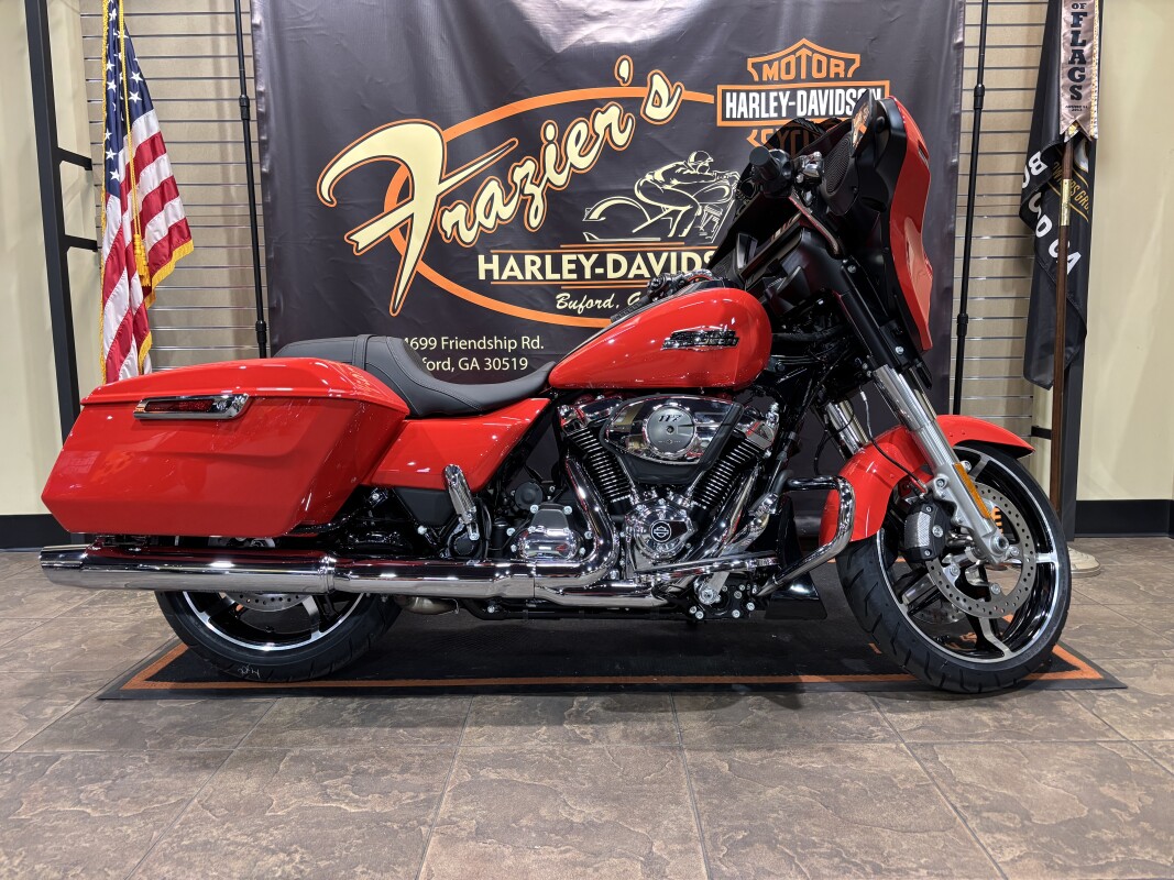 2026 Harley-Davidson® Street Glide® Blood Orange Chrome Trim
