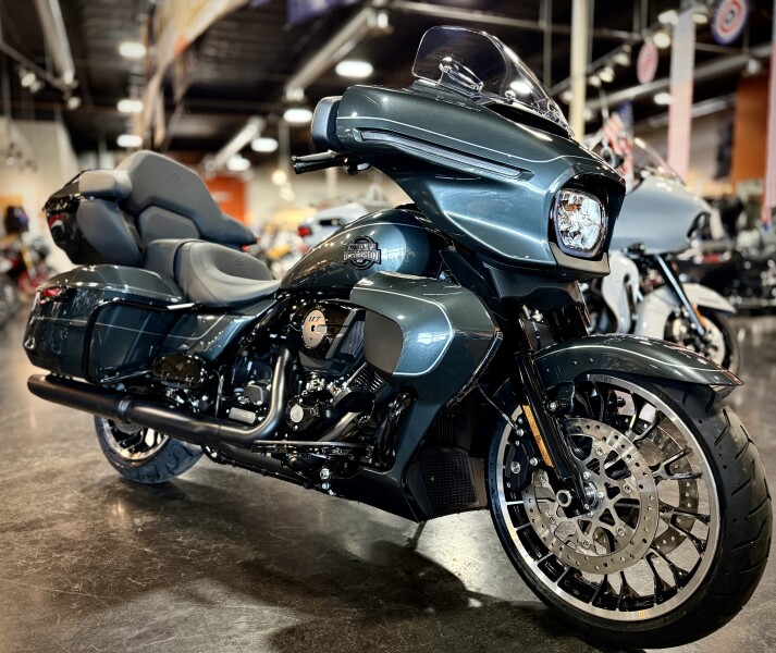 2026 Harley-Davidson® Street Glide Limited Iron Horse Metallic Black Trim