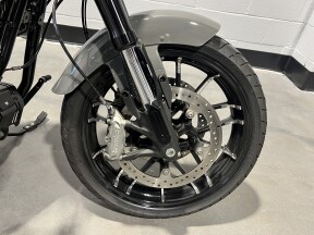 2023 Indian Motorcycle Sport Chief® Dark Horse Stealth Gray thumb 2