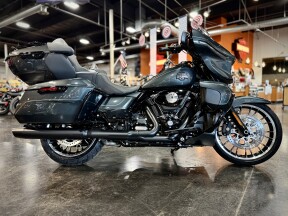 2026 Harley-Davidson® Street Glide Limited Iron Horse Metallic Black Trim thumb 3