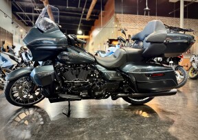 2026 Harley-Davidson® Street Glide Limited Iron Horse Metallic Black Trim thumb 2