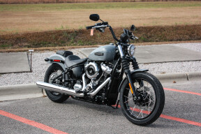 2026 Harley-Davidson® Street Bob® FXBB thumb 3