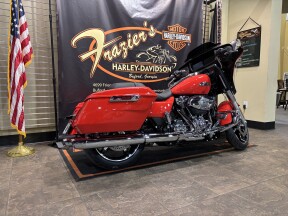 2026 Harley-Davidson® Street Glide® Blood Orange Chrome Trim thumb 1