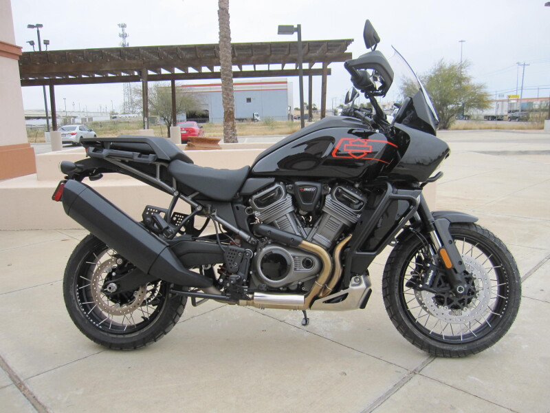 2026 Harley-Davidson® Pan America® 1250 Special Vivid Black Black Laced Wheels