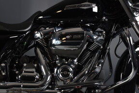 2022 Harley-Davidson® Street Glide® FLHX thumb 2