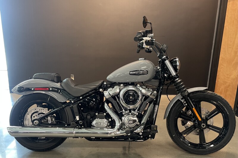 2026 Harley-Davidson® Street Bob® Dark Billiard Gray Chrome Cast Wheels