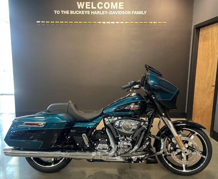 2026 Harley-Davidson® Street Glide® Purple Abyss Chrome Trim