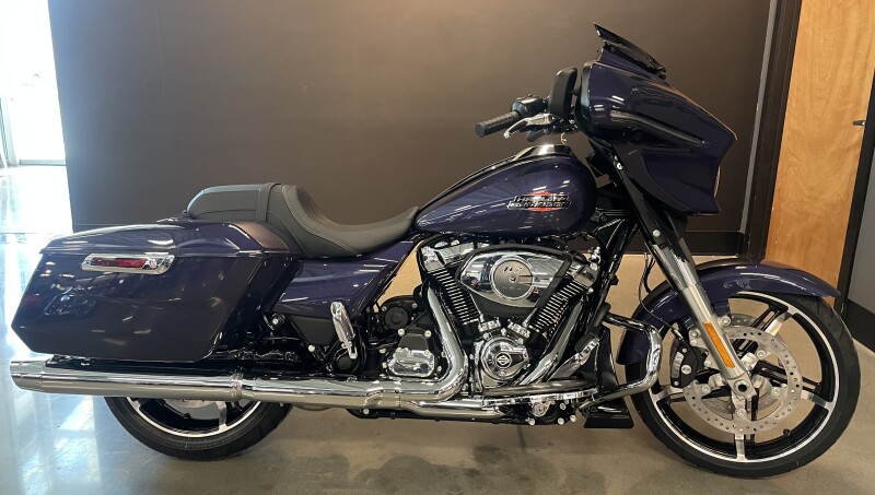 2026 Harley-Davidson® Street Glide® Purple Abyss Chrome Trim