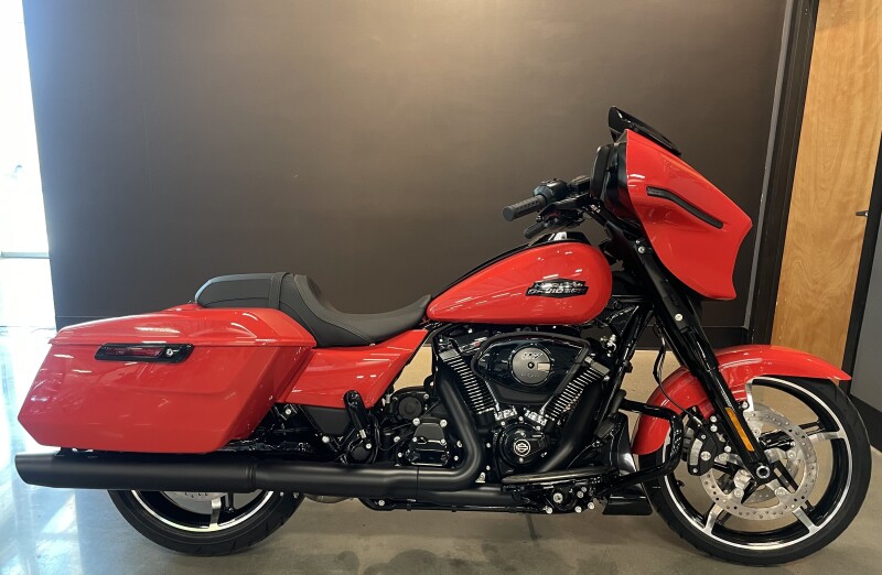 2026 Harley-Davidson® Street Glide® Blood Orange Black Trim
