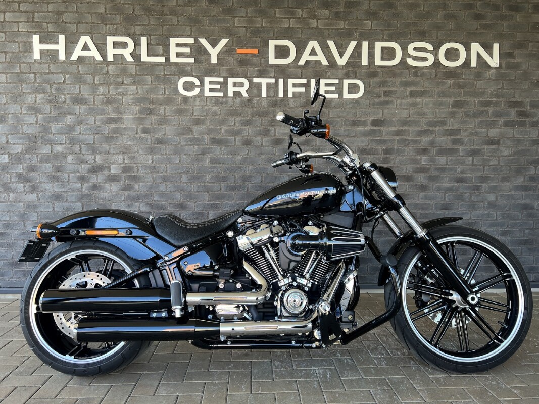 2024 Harley-Davidson® Low Rider® ST Vivid Black | Harley-Davidson