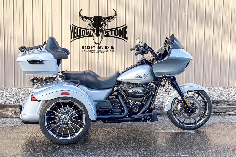 2024 Harley-Davidson® Road Glide® 3 Atlas Silver Metallic - Black Finish