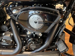 2026 Harley-Davidson Road Glide thumb 2