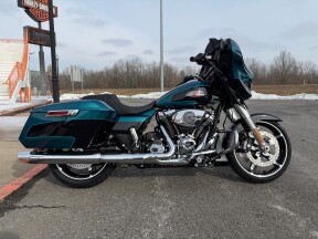 2026 Harley-Davidson® Street Glide® Teal Thunder / Vivid Black Chrome Trim thumb 2