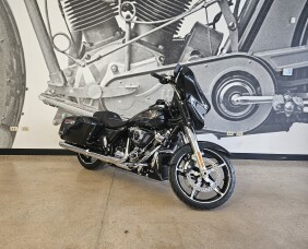 2026 Street Glide® FLHX thumb 3
