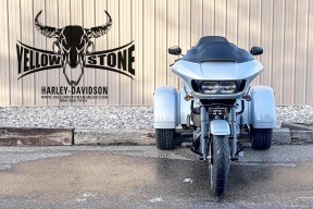 2024 Harley-Davidson® Road Glide® 3 Atlas Silver Metallic - Black Finish thumb 2