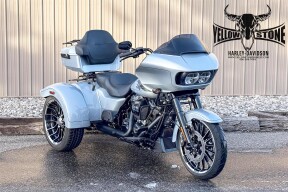 2024 Harley-Davidson® Road Glide® 3 Atlas Silver Metallic - Black Finish thumb 3