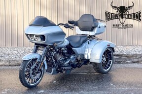 2024 Harley-Davidson® Road Glide® 3 Atlas Silver Metallic - Black Finish thumb 1