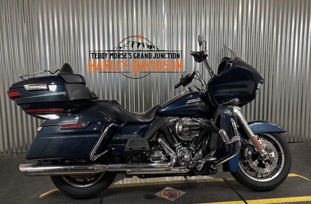 2021 Harley-Davidson® Street Glide® Special Black Jack Metallic