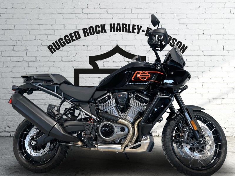 2026 Harley-Davidson® Pan America® 1250 Special Vivid Black Black Laced Wheels