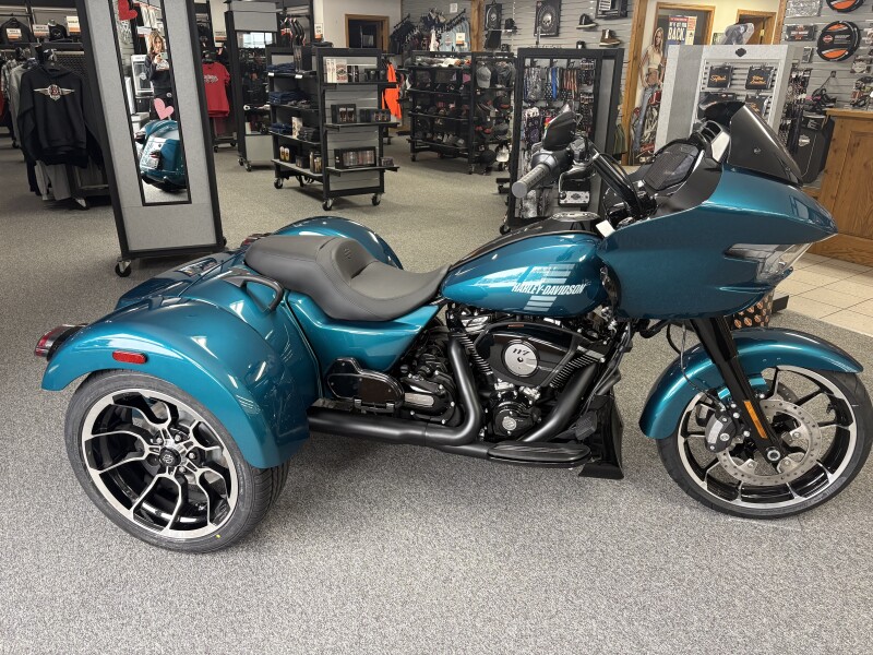 2026 Harley-Davidson® Road Glide 3 Teal Thunder