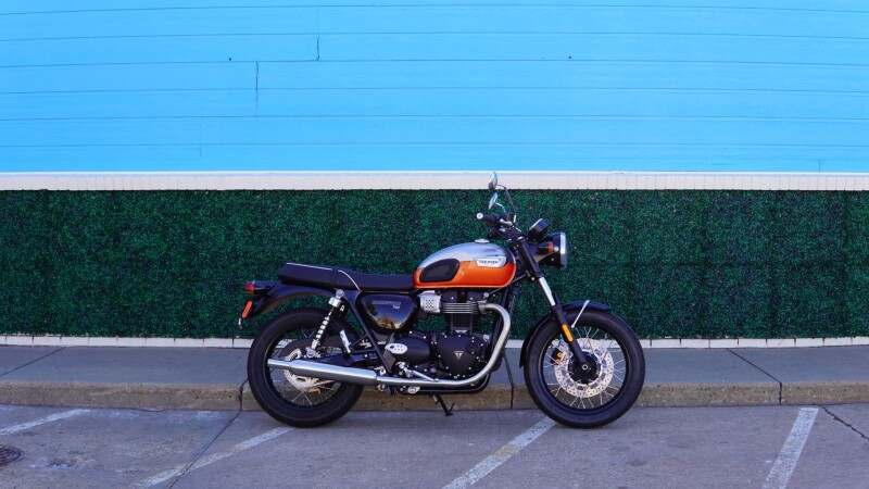 2025 Triumph Bonneville T120 Orange 